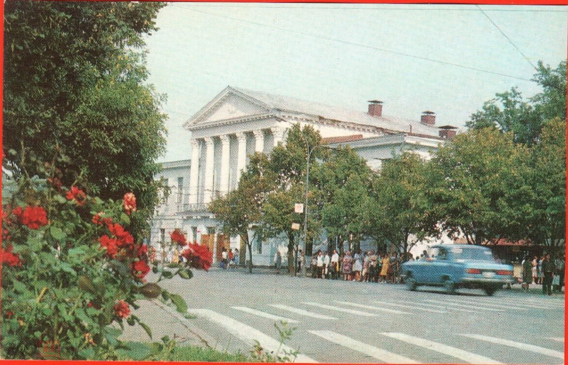 Кінотеатр ім. Котляревського на поштовій листівці. 1970-ті роки.