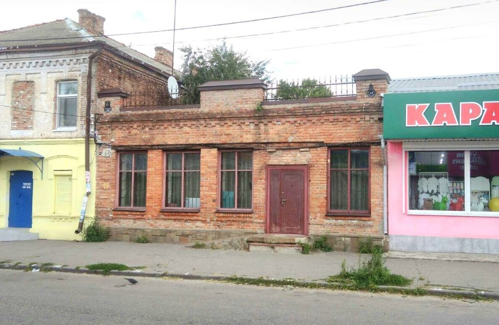 Одноповерхова будівля на вул. Новий базар, 13, яку Полтава продала за 1,4 млн грн