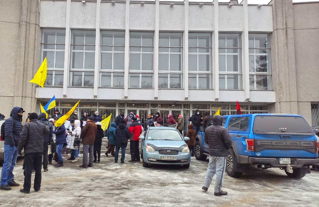 Пікет проти нових тарифів на послуги ЖКГ під стінами обласної ради