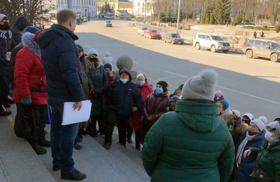 Мітинг стихійних торговців під стінами Полтавської міської ради