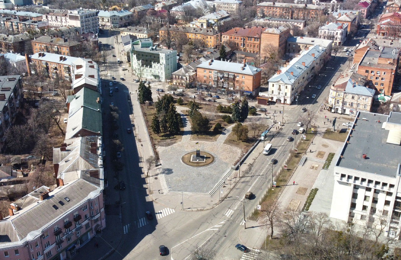 Cквер пам’яті Героїв України (колишня площа Леніна) у Полтаві