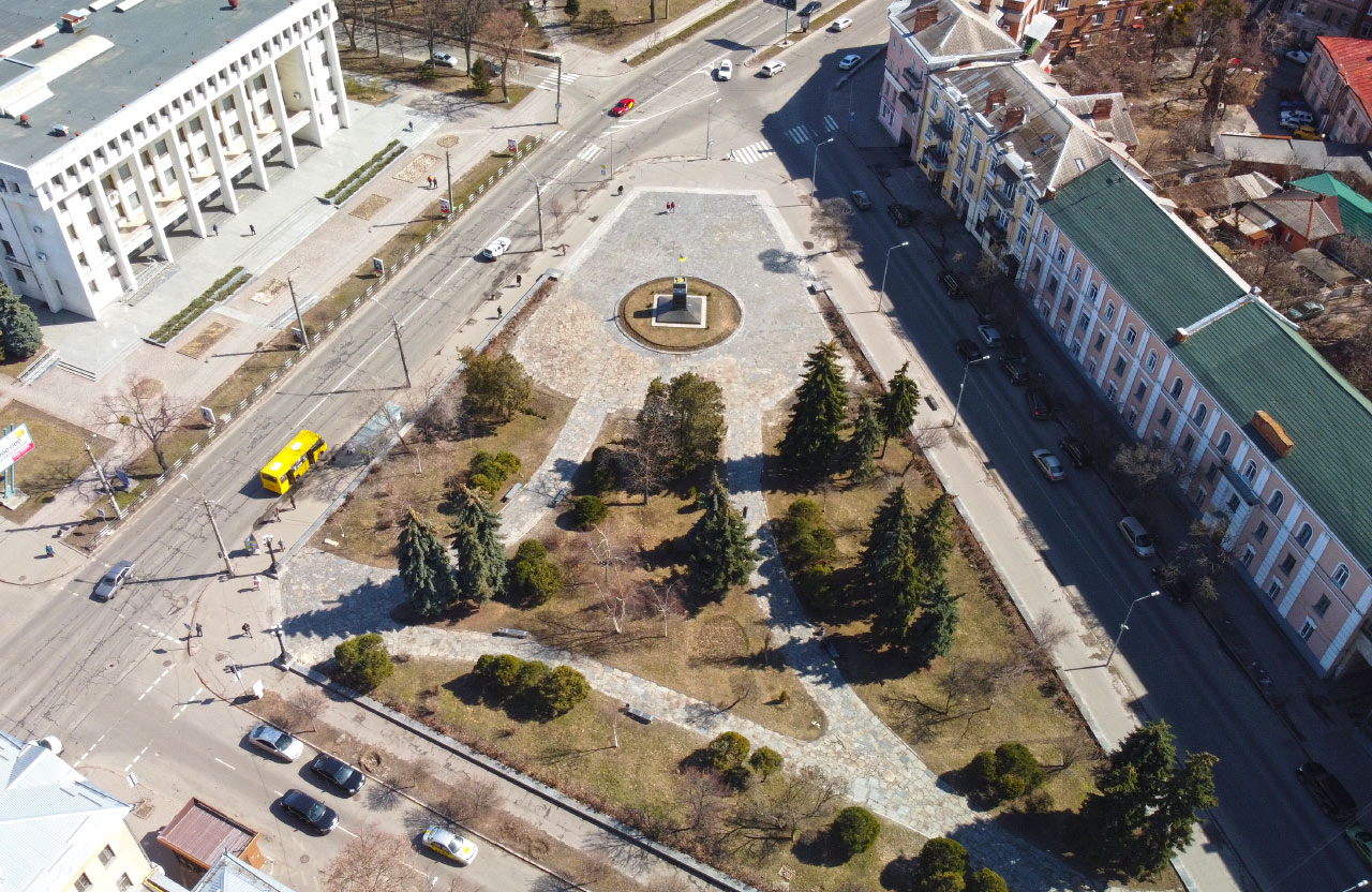 Cквер пам’яті Героїв України (колишня площа Леніна) у Полтаві