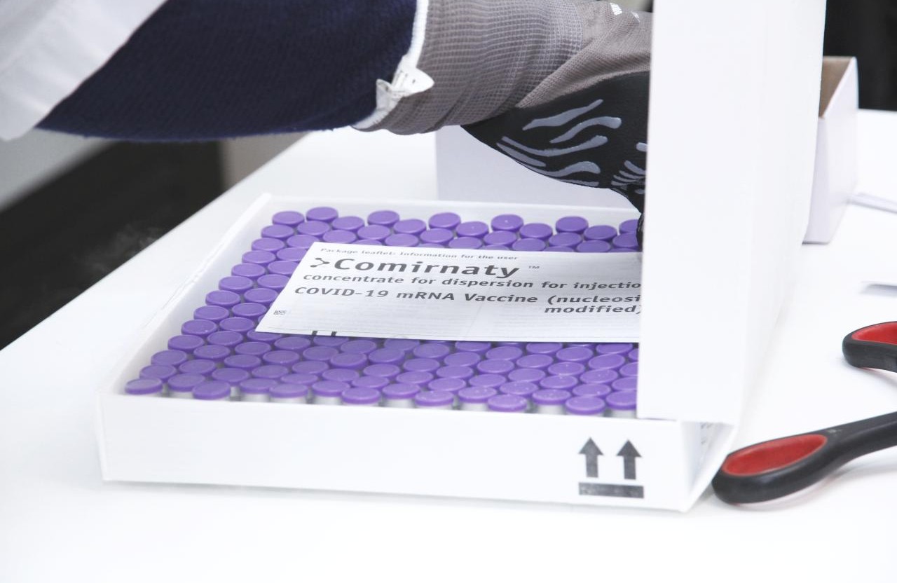 Вакцина Comirnaty від Pfizer-BioNTech на складі у Полтаві