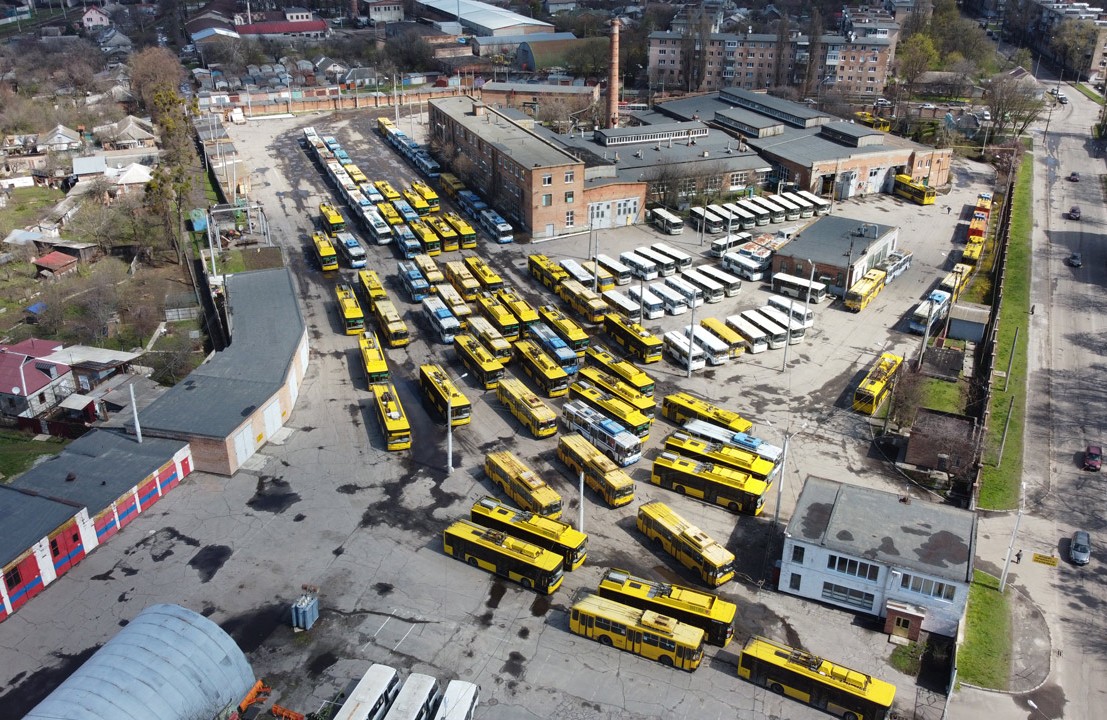 Полтавські тролейбуси в депо під час перерви 