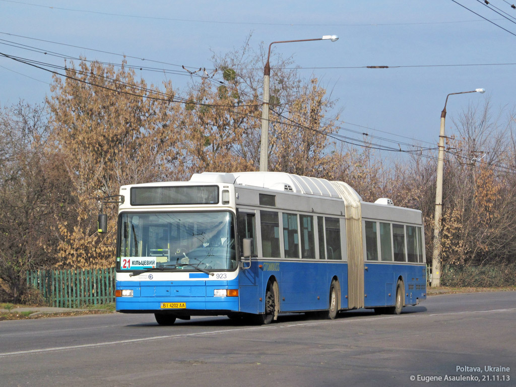 (зчленований автобус приватного перевізника, 2013 рік, автор фото LAEN)