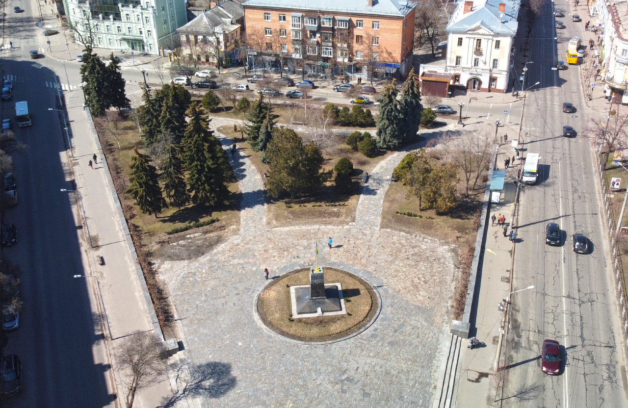 Сквер пам’яті Героїв України (колишня площа Леніна) у Полтаві