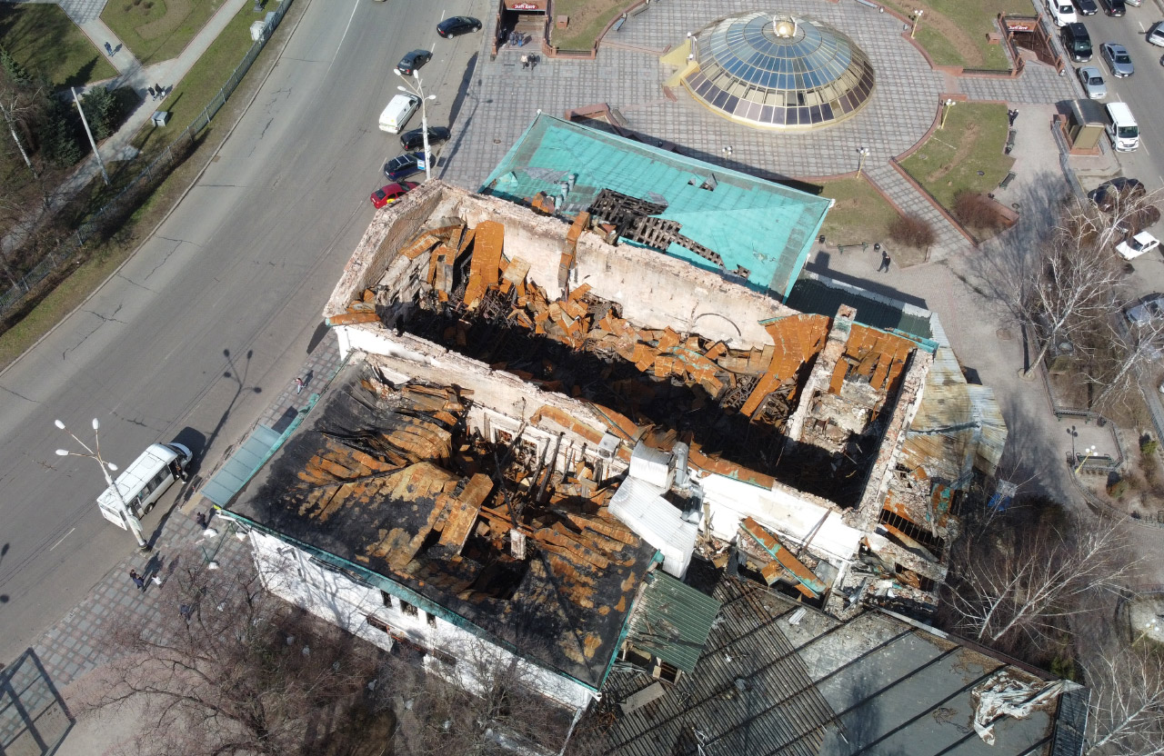 Згоріла будівля колишнього кінотеатру ім. Котляревського у центрі Полтави