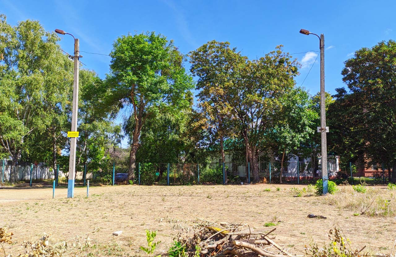 Занедбані тенісні корти у Павленківському парку, на місці яких хочуть збудувати спортзал