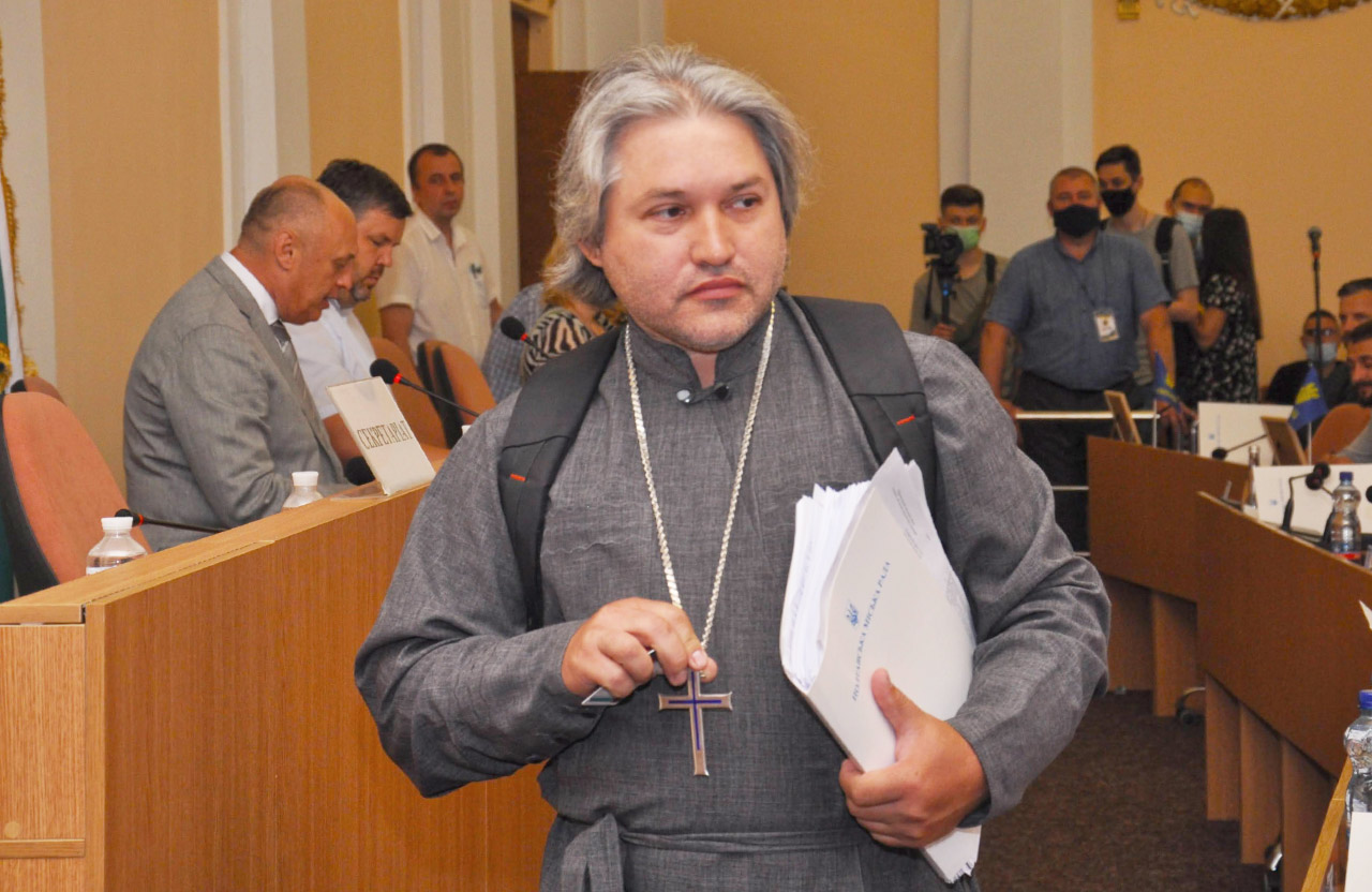 Священник та депутат Олександр Дедюхін