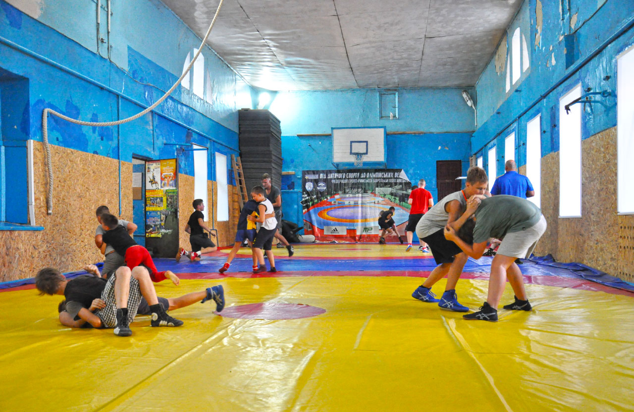 Спортивна зала школи боротьби ім. Шемякіна у центрі Полтави