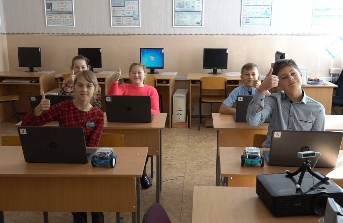 Шенгурівська та Озерська ЗОШ отримали по п’ять сучасних ноутбуків для розвитку IT-освіти