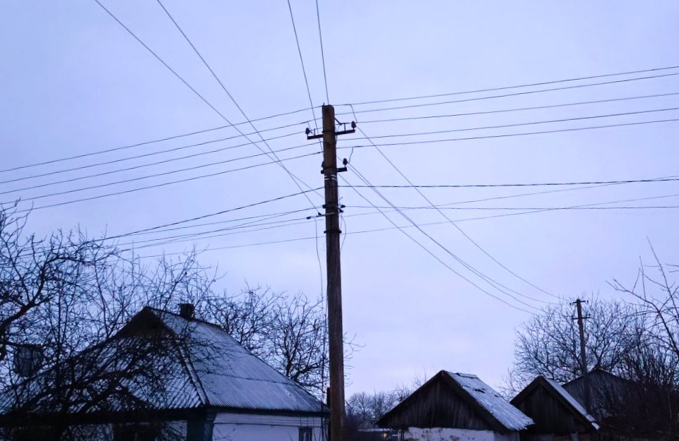 Оптоволокно на електроопорі в селі Березова Рудка 