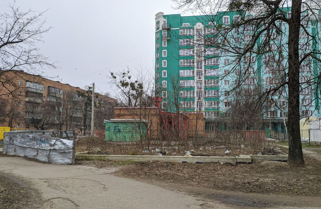 Земельна ділянка на площі Павленківській, 7 у березні 2020 року