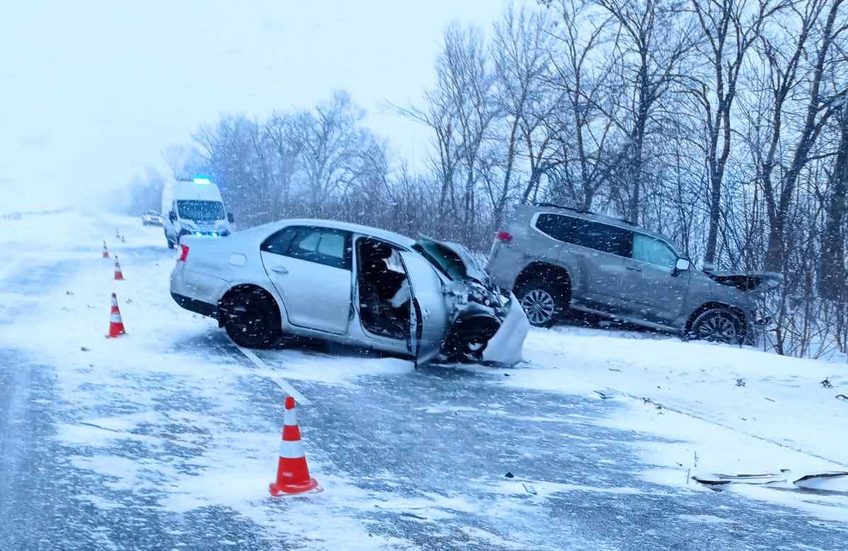 Toyota Land Cruiser та Volkswagen Jetta після ДТП 30 січня