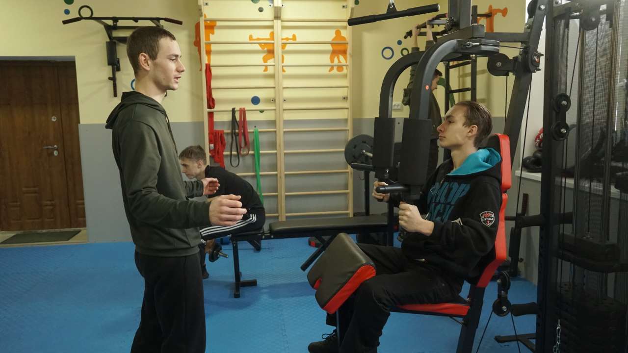 Владислав Рева завжди проводить інструктаж для нових відвідувачів  спортзалу