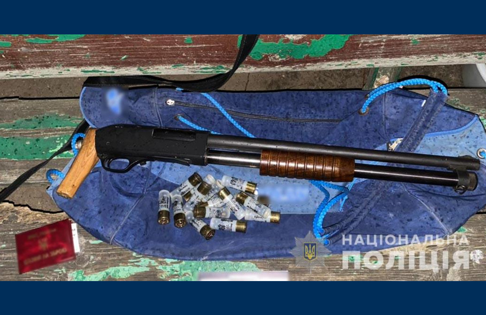 Вилучена зброя — ймовірно, мисливська рушниця Hatsan Escort