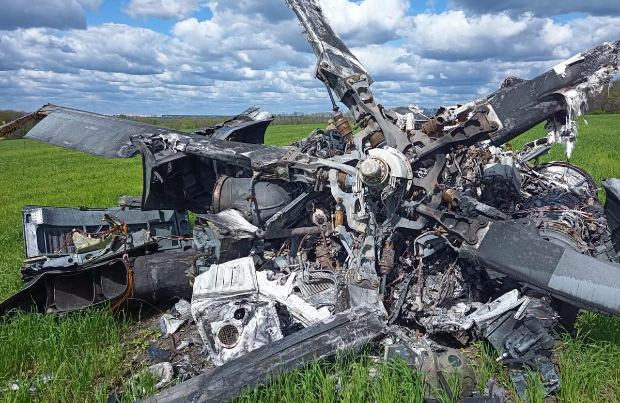Залишки збитого Мі-24 окупантів на Харківщині