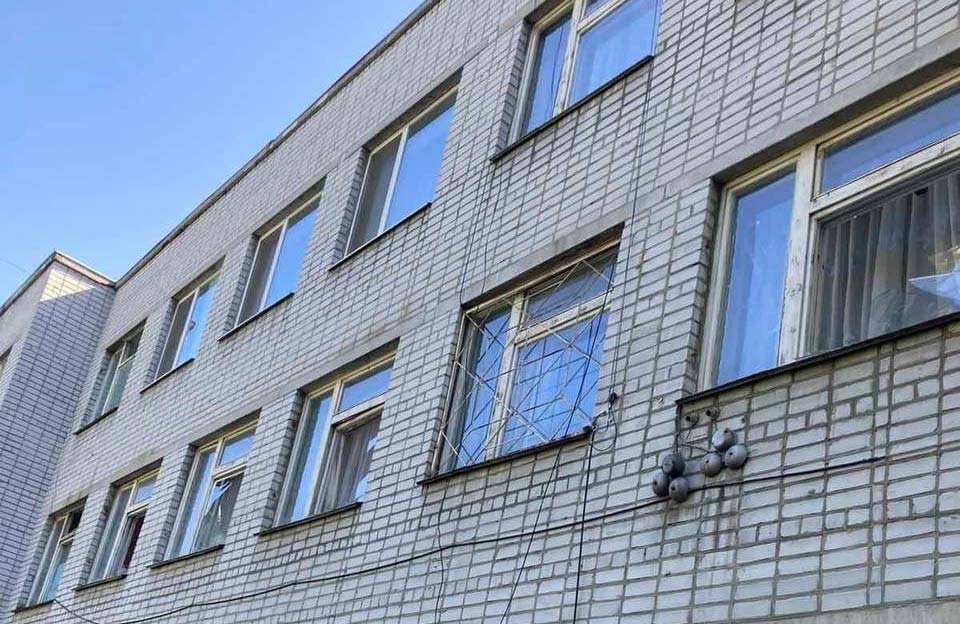 Кременчуцька школа, у якій 27 червня вибуховою хвилею вибило вікна