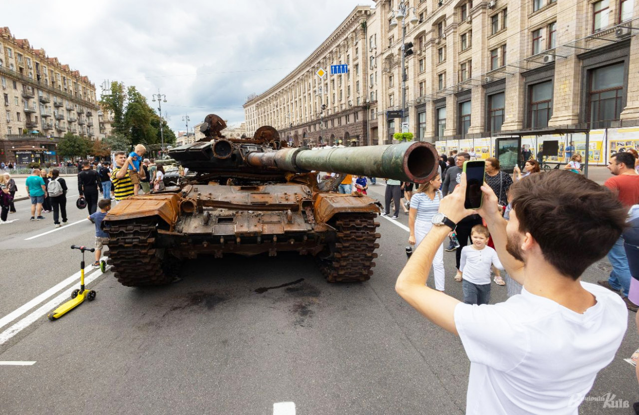 «Парад» знищеної російської техніки на Хрещатику у Києві