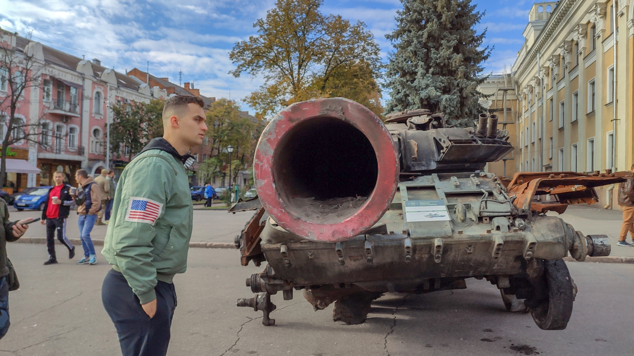 Танк Т-80 знищений ЗСУ під час відбиття атаки на межі Сумської та Полтавської областей
