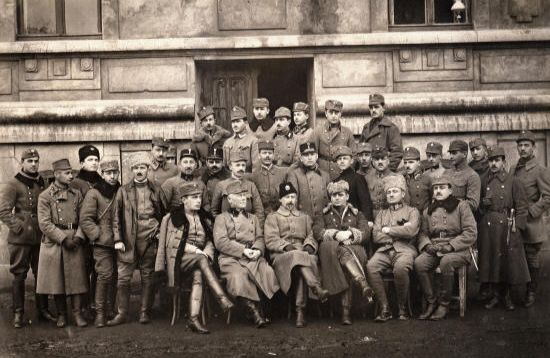 Команда корпусу УГА. Володимир Генбачів у центрі. Стрий, 1919 рік.