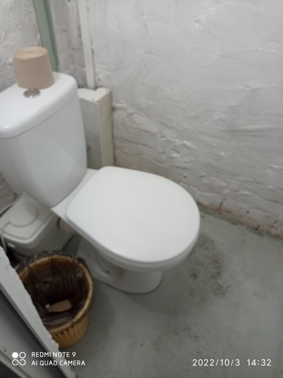Туалет тимчасового укриття ЗОШ № 18 в Полтаві (фото департаменту освіти міськради)