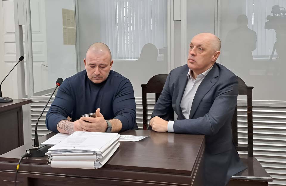 Адвокат В’ячеслав Делія зі своїм підзахисним, міським головою Полтави Олександром Мамаєм