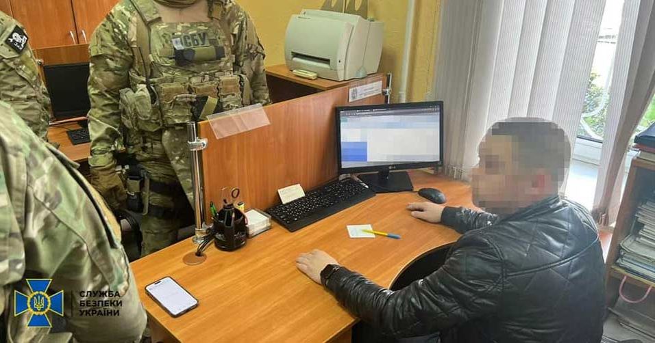 На 2 місяці взяли під варту податківця, якого підозрюють в корупції щодо ухиляння від мобілізації в Кременчуці