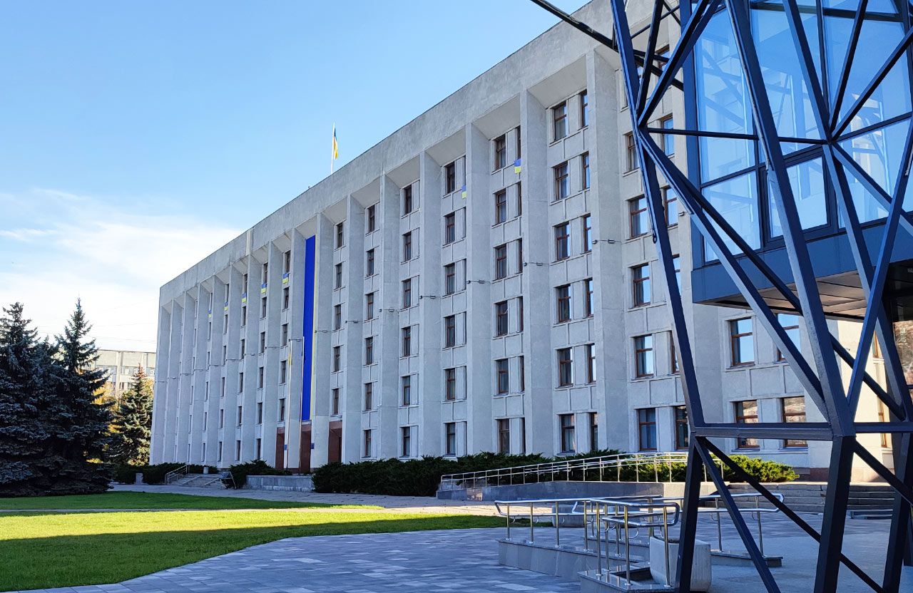 Будівля Полтавської обласної ради на вулиці Соборності, 45