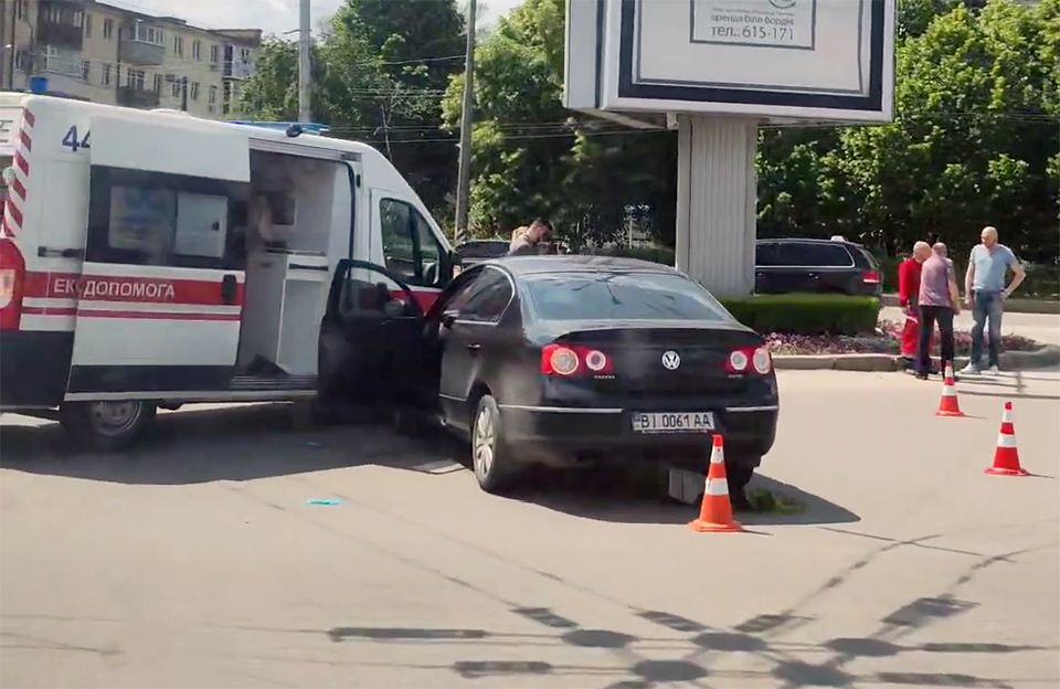 ДТП зі швидкою на вулиці Зіньківській | Кадр з відео VPLT