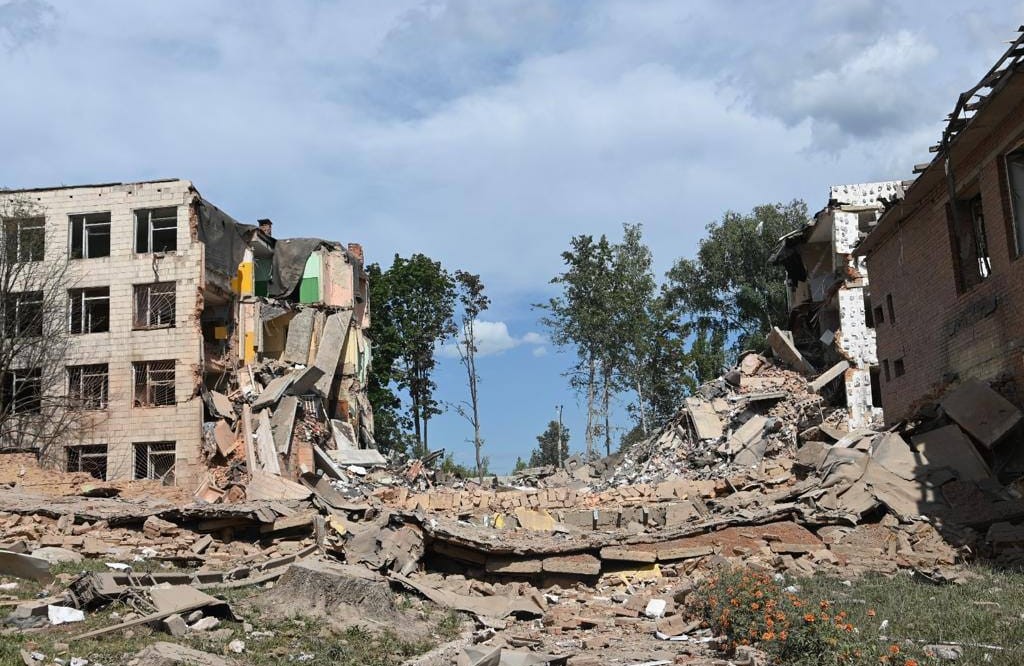 Знищений навчальний заклад у Сумах | Фото: ДСНС України