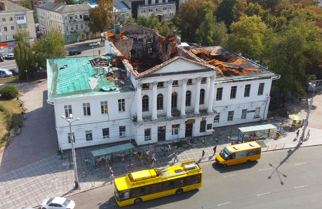 Будівля кінотеатру ім. Котляревського у серпні 2021 року