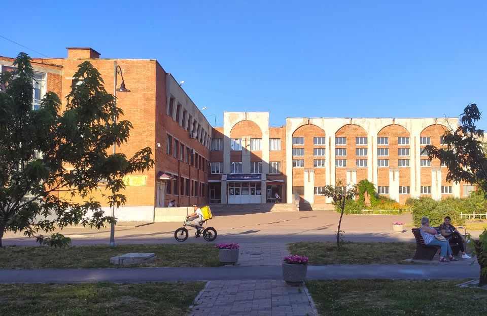 Будівля ліцею № 17 на бульварі Богдана Хмельницького, 15 у Полтаві | Фото: Світлана