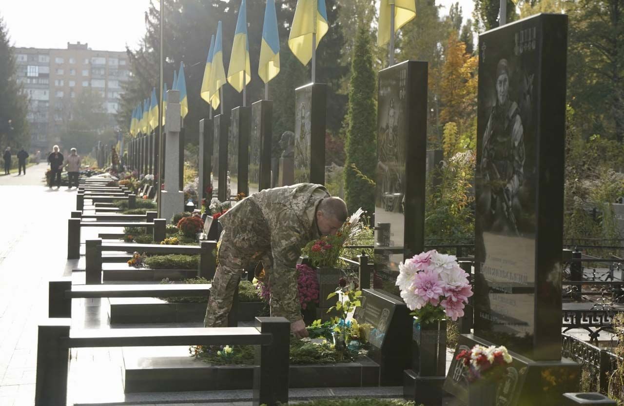 Надмогильні пам’ятники на Затуринському кладовищі будуть схожими на ті, які встановлювалися на Алеї Героїв на центральному кладовищі Полтави