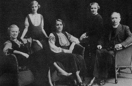Пастор Павло Крат зі своєю дружиною Софією й дочками (Канада). Світлину надав Олександр Панченко