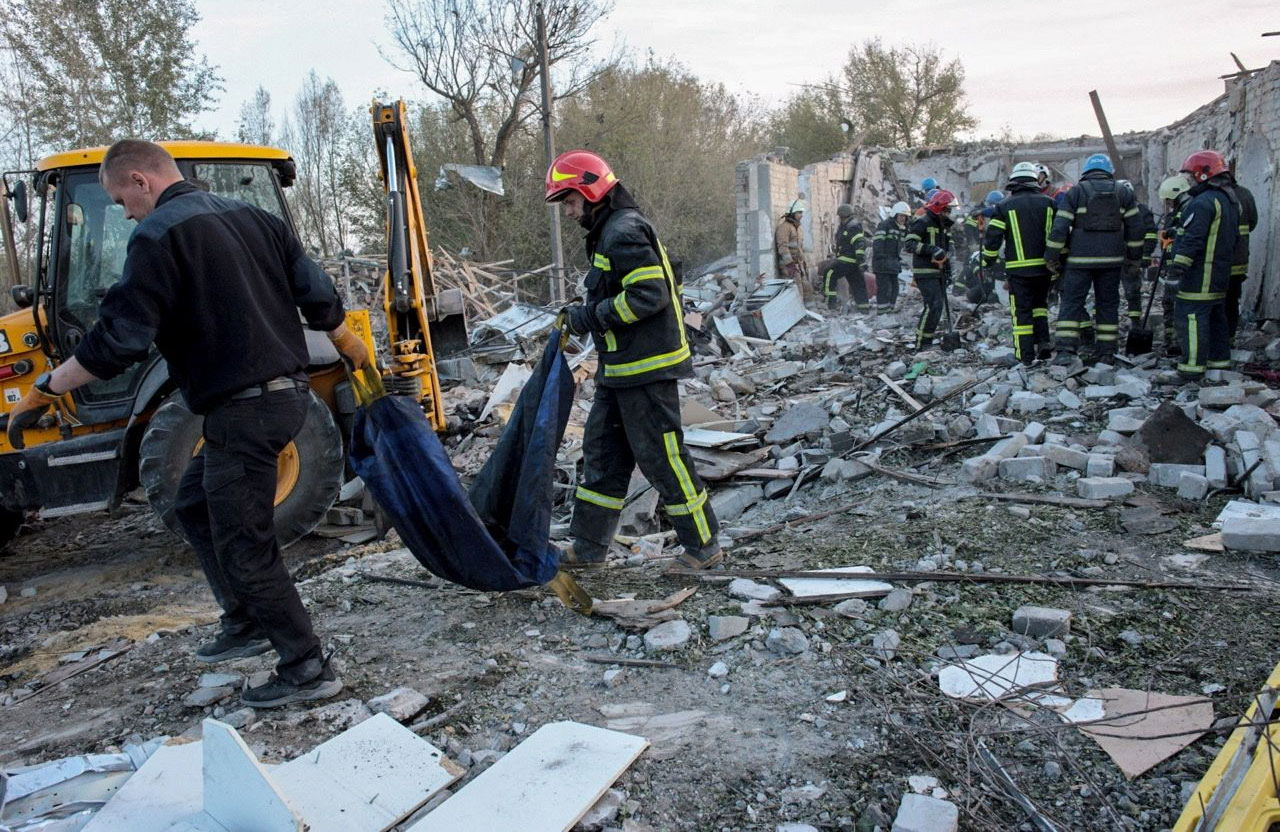 Росіяни ракетним ударом по селі Гроза Харківської області вбили понад 50 мирних мешканців