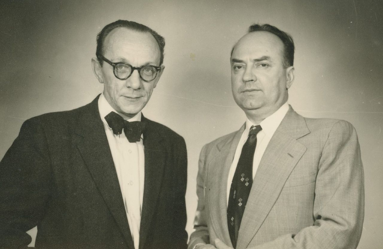 Едвард Козак (ЕКО) (ліворуч) та художник Михайло Дмитренко, уродженець Лохвиці, кін.1940-их років (світлина із фотозбірки Edward T Kozak)