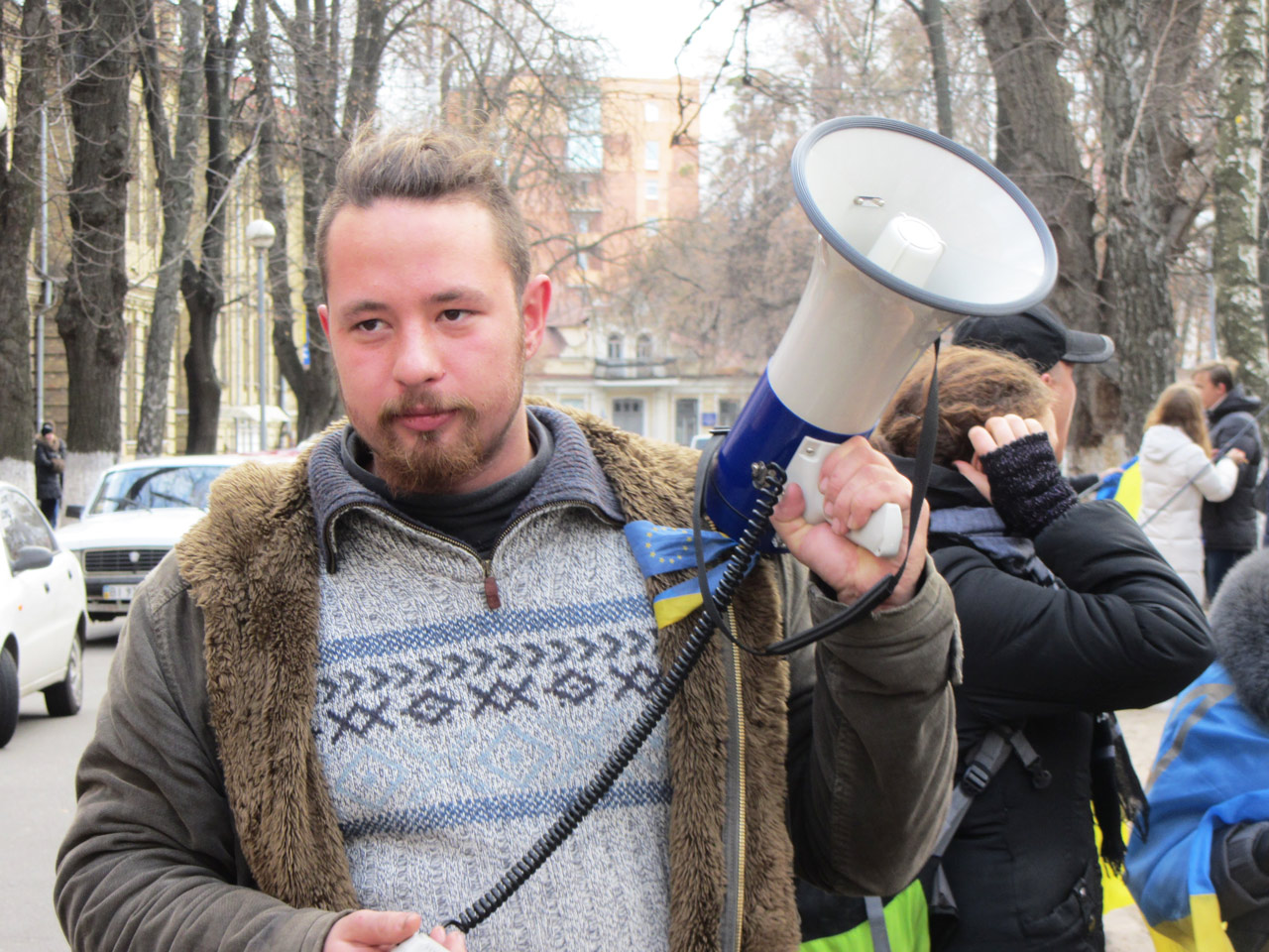 Один із лідерів Полтавського Євромайдану Олександр Коба. У 2013 році він ще навчався у Полтавському педагогічному університеті на факультеті історії й права.