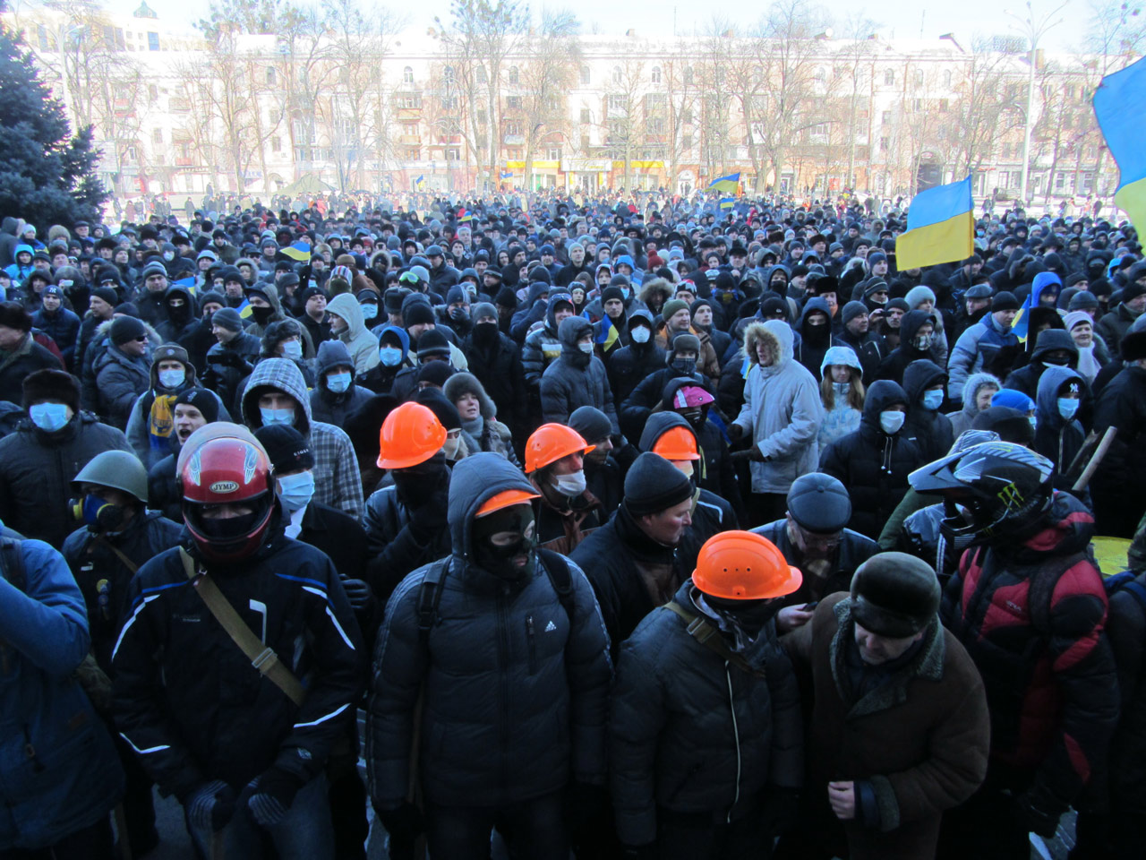 До 19 січня полтавський Майдан проходив доволі кволо. Після «вогнехреща» в Києві мітингувальники виходили на протест у балаклавах, щитах і з палицями.