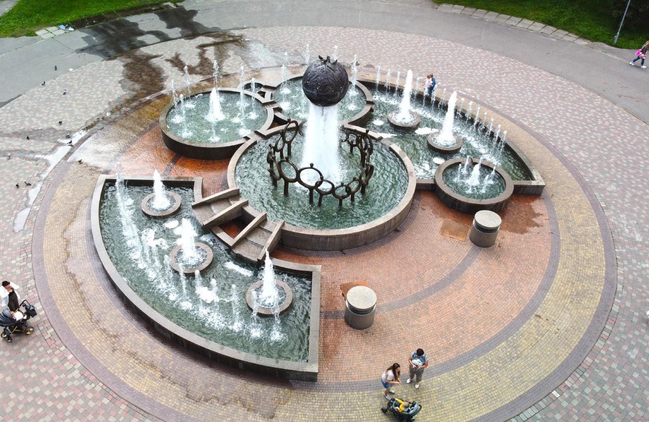Фонтан «Єдність», більше відомий як «Фонтан за мільйон доларів» у парку Незалежності Полтави