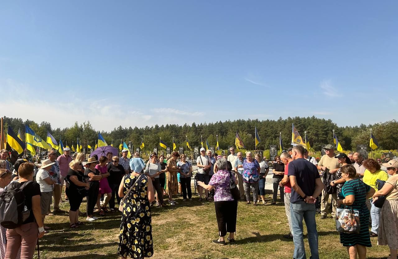 Меморіальний комплекс на Затуриному