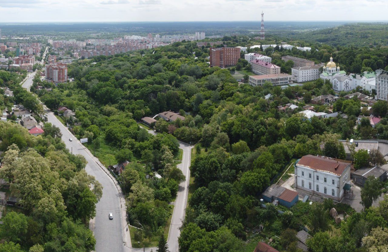 Студентський парк у Полтаві з висоти пташиного польоту