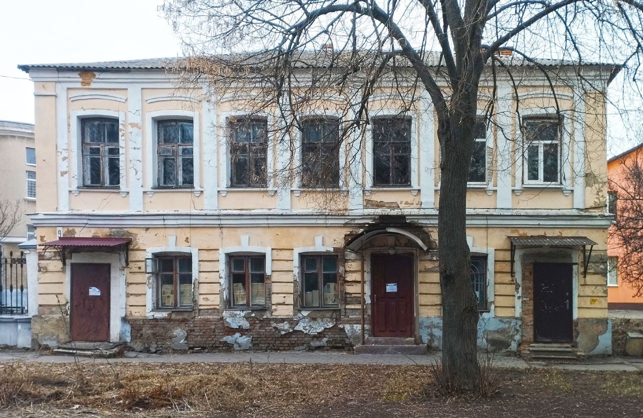 Будівля на вулиці Конституції, 9 у центрі Полтави