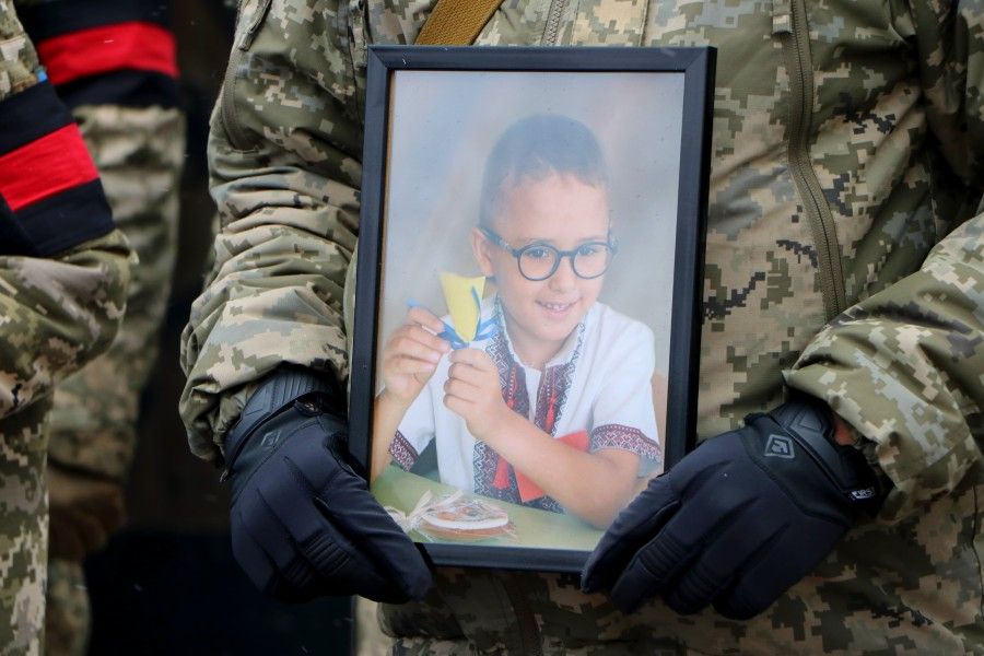 Полтава попрощалася з двома родинами, які загинули від ракетного удару росіян