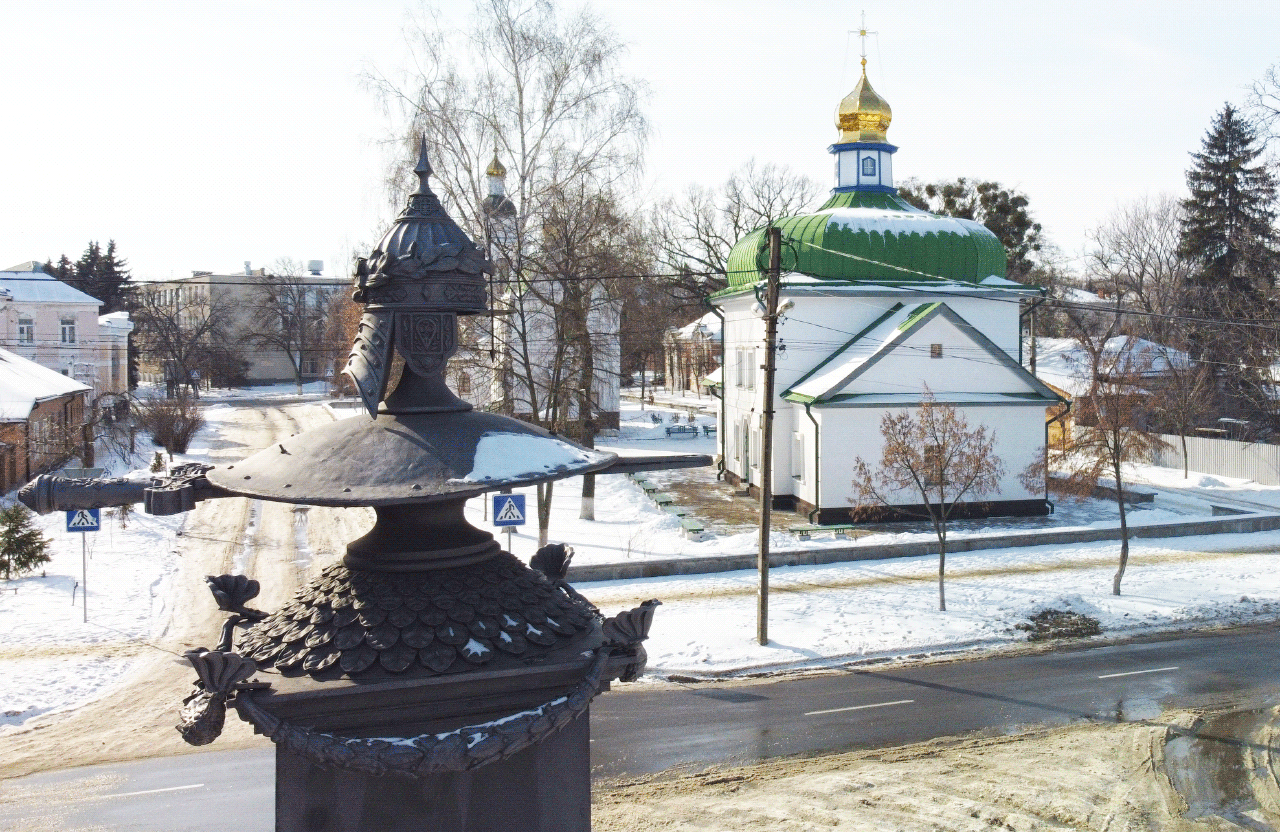 Вид на пам’ятник на перехресті вулиць Спаської та Пилипа Орлика