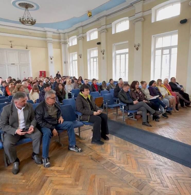 У Полтавському педагогічному університеті на зборах трудового колективу обговорили питання трудової дисципліни та внутрішнього розпорядку