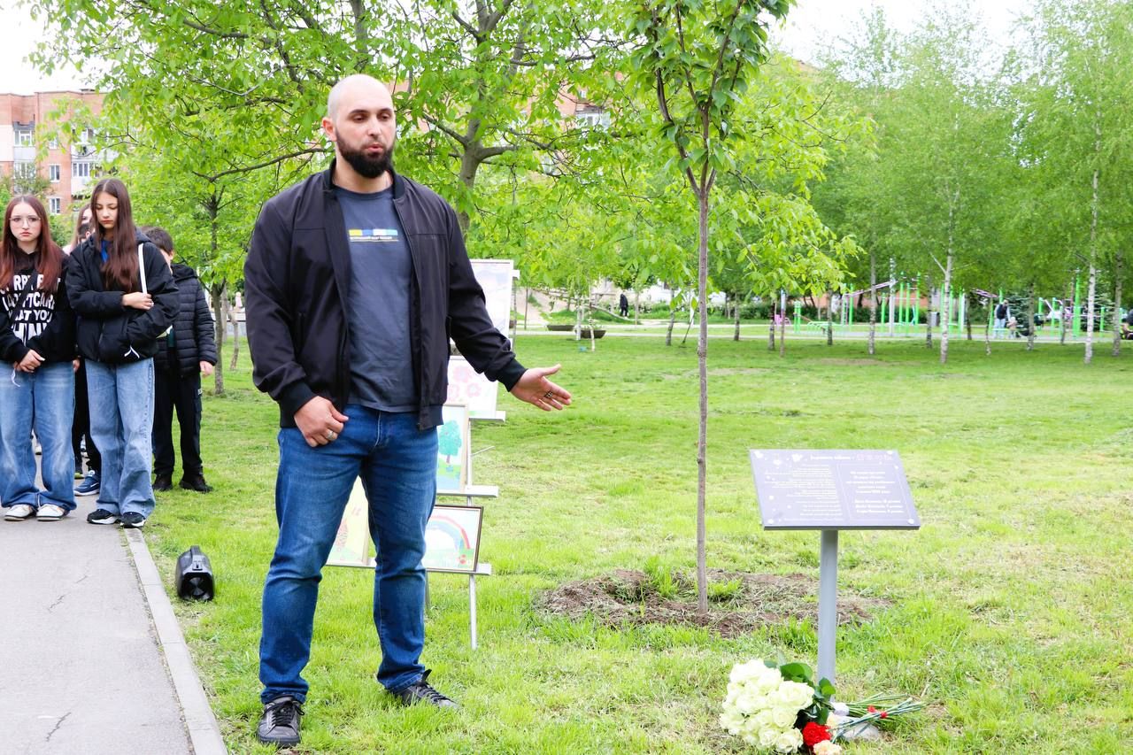 У Полтаві відкрили Алею Пам’яті на честь трьох дітей, загиблих від російської ракети
