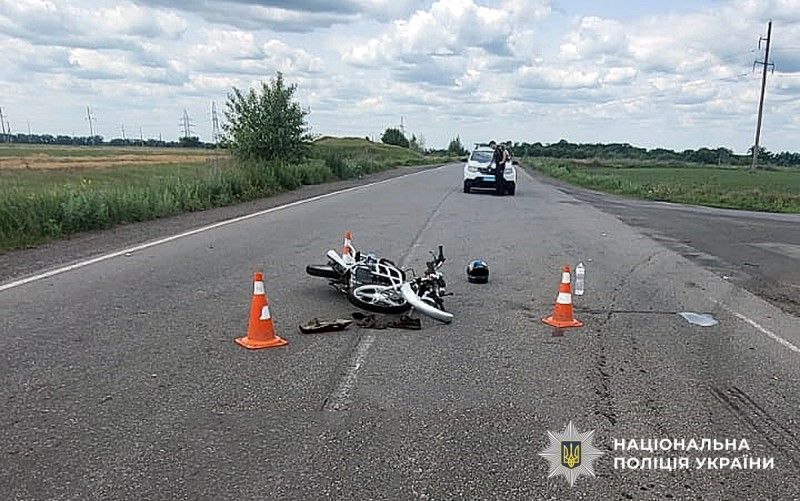 Мотоцикл після зіткнення з вантажівкою