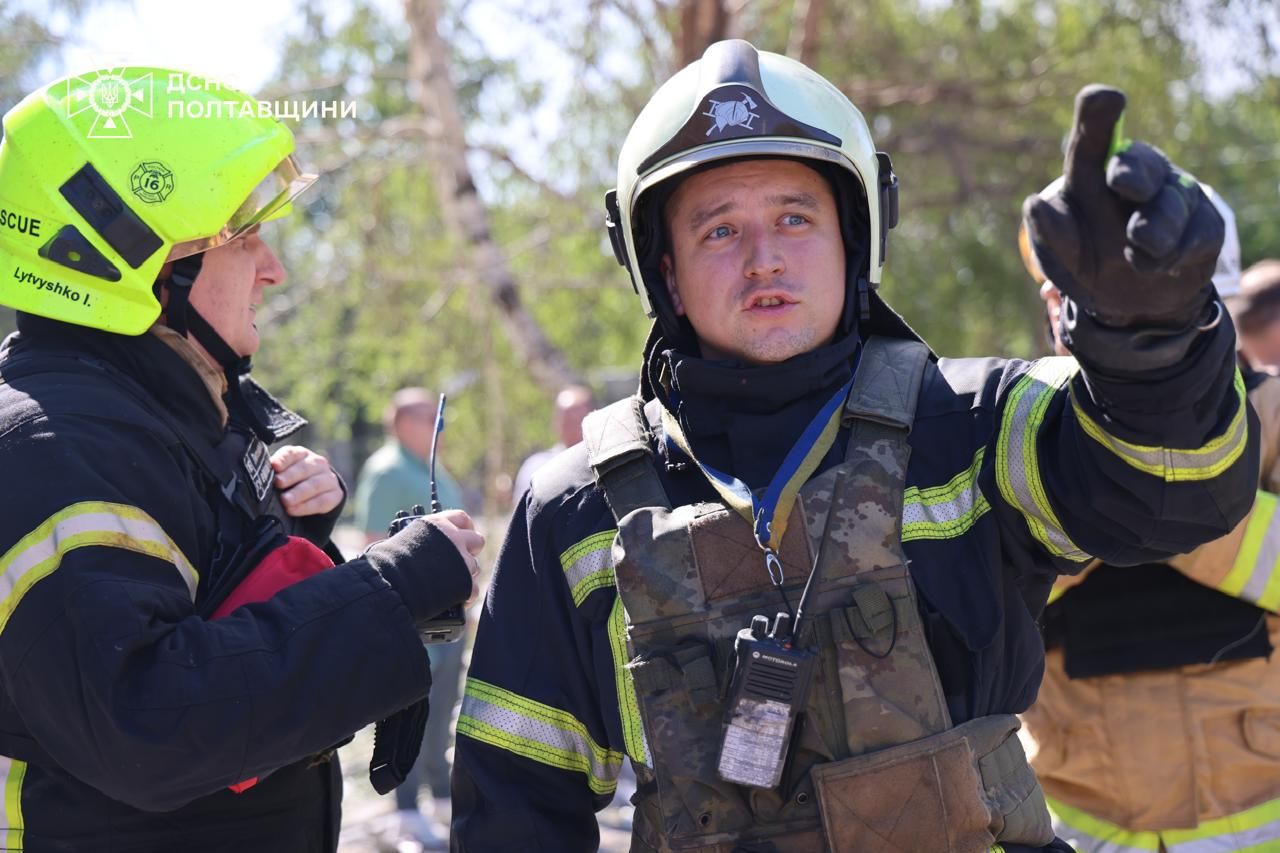 Одну з пожеж після удару дронів вдалося локалізувати, рятувальники продовжують роботу