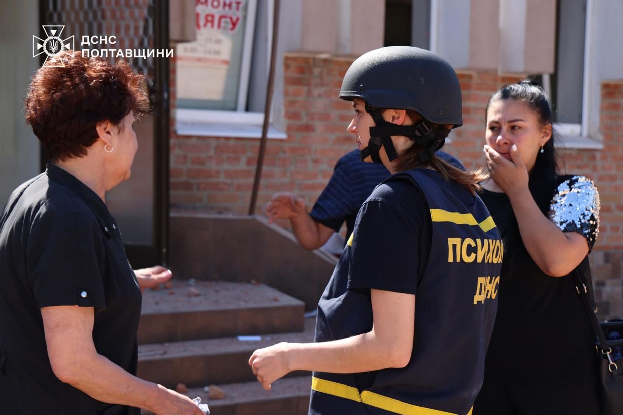 Одну з пожеж після удару дронів вдалося локалізувати, рятувальники продовжують роботу